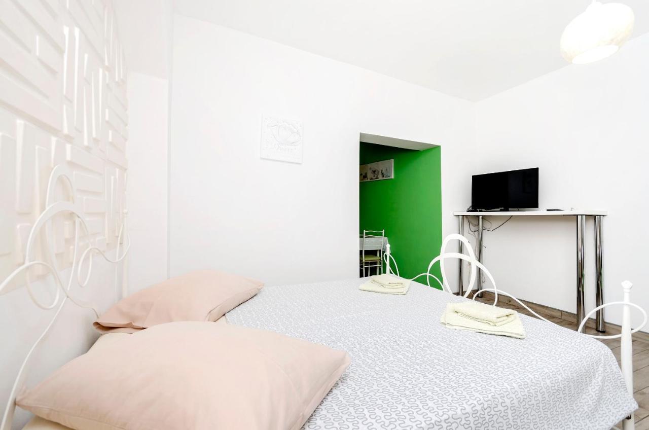 Apartments And Room Take It Easy Tribunj  Bagian luar foto