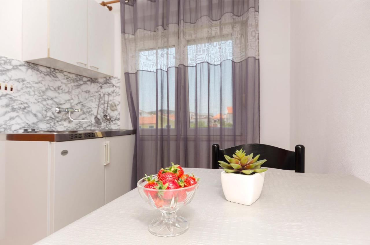 Apartments And Room Take It Easy Tribunj  Bagian luar foto
