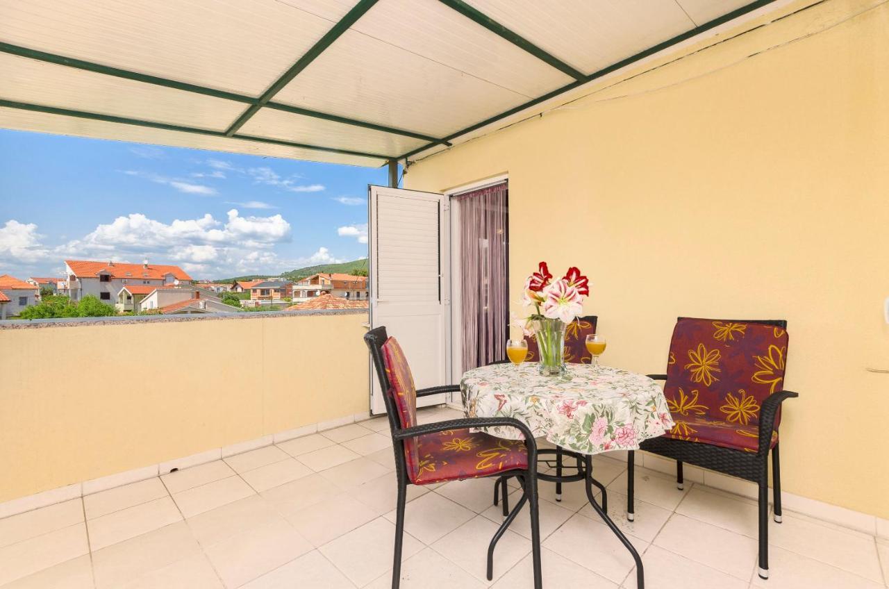 Apartments And Room Take It Easy Tribunj  Bagian luar foto