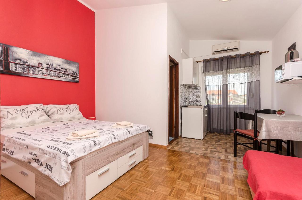 Apartments And Room Take It Easy Tribunj  Bagian luar foto