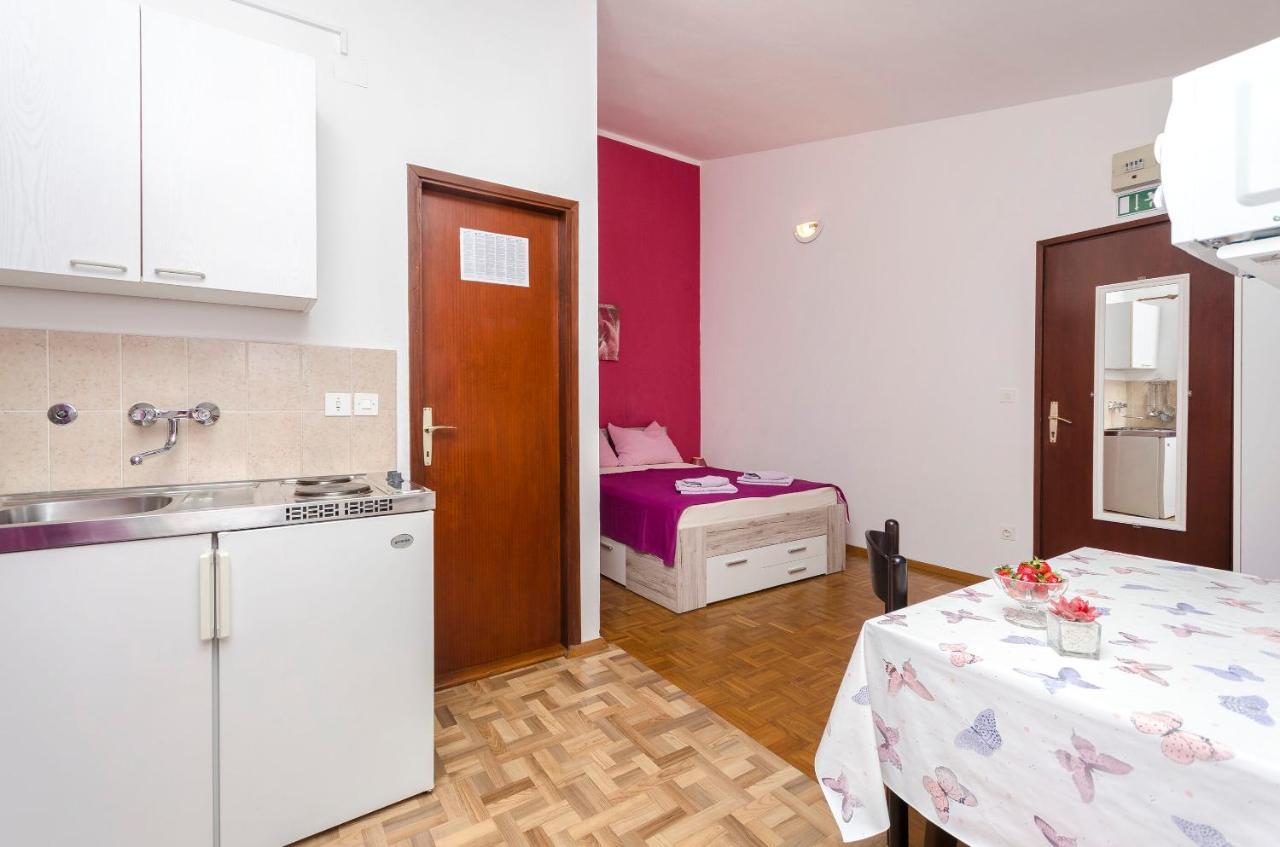 Apartments And Room Take It Easy Tribunj  Bagian luar foto