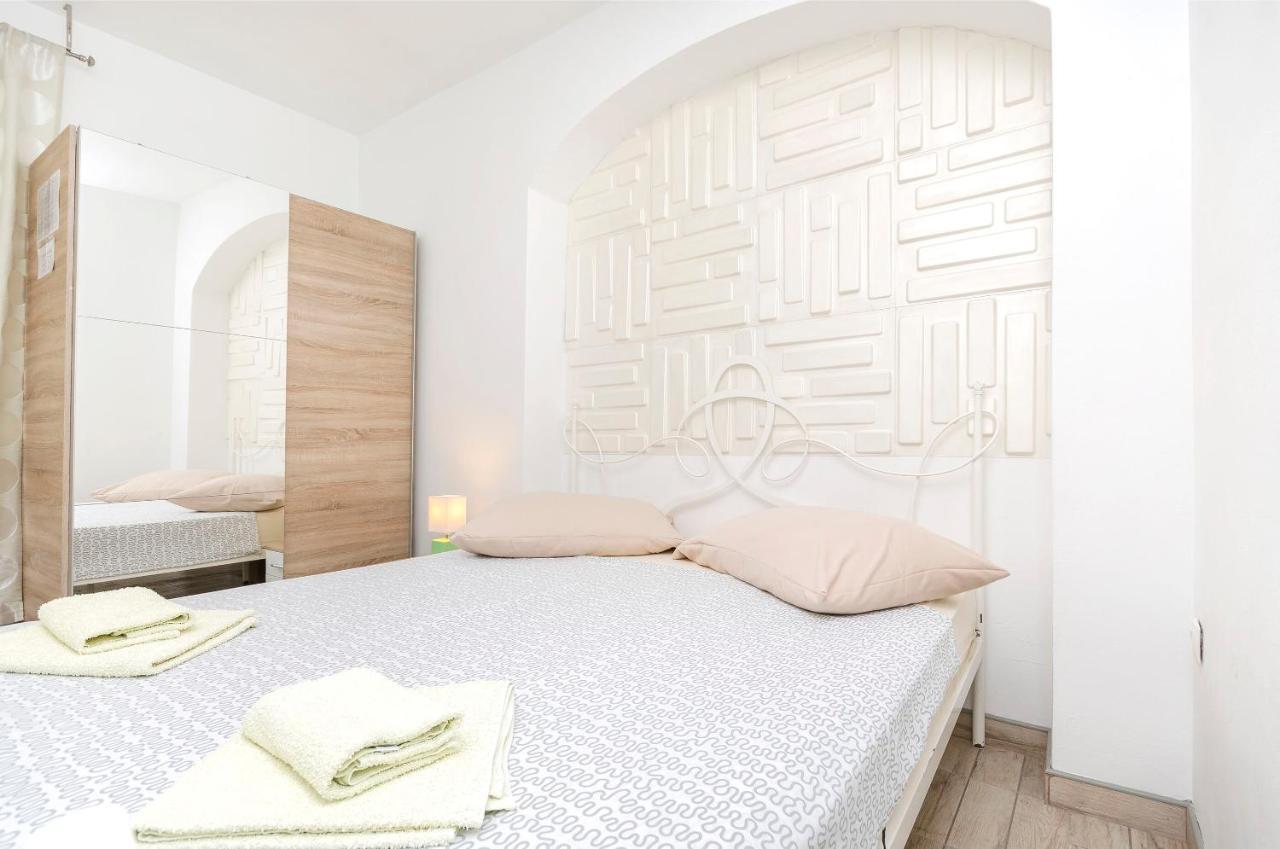 Apartments And Room Take It Easy Tribunj  Bagian luar foto