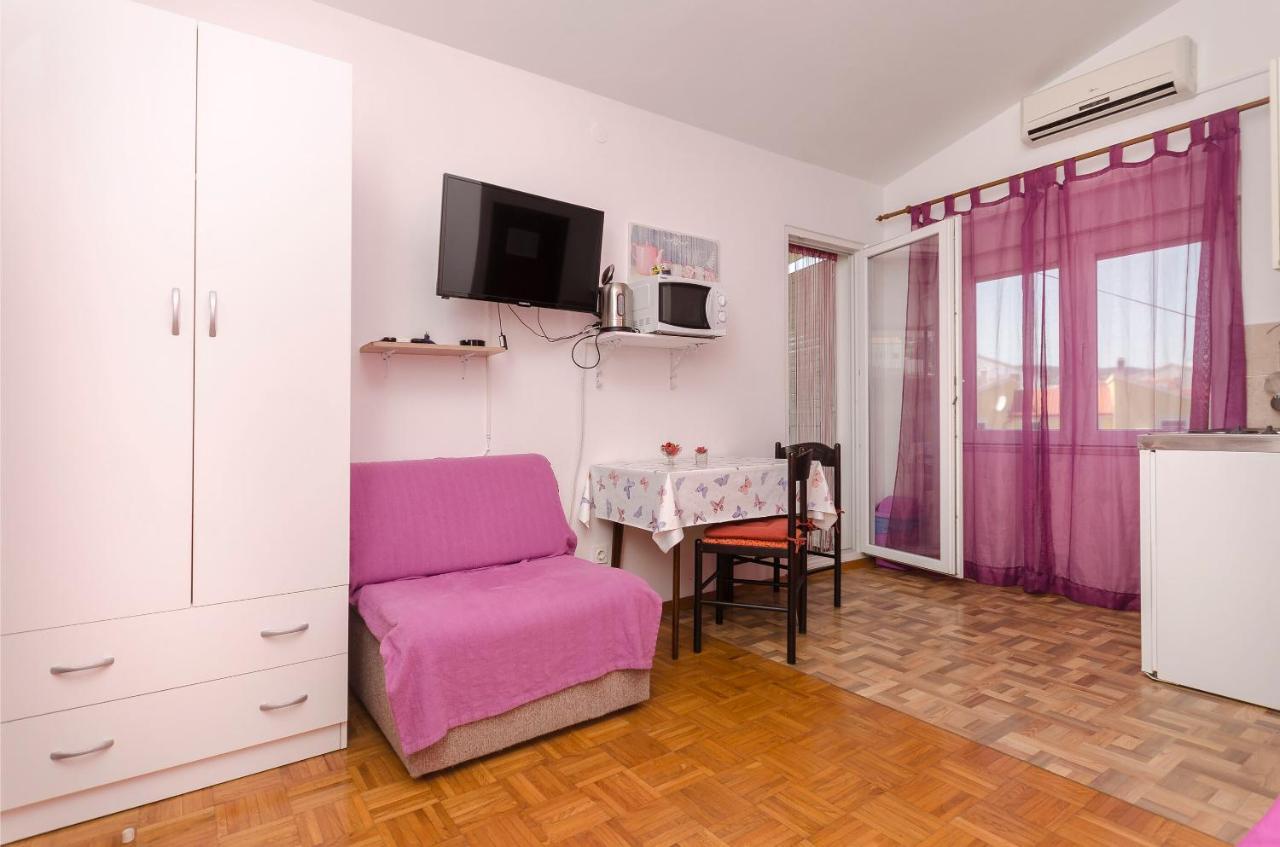 Apartments And Room Take It Easy Tribunj  Bagian luar foto