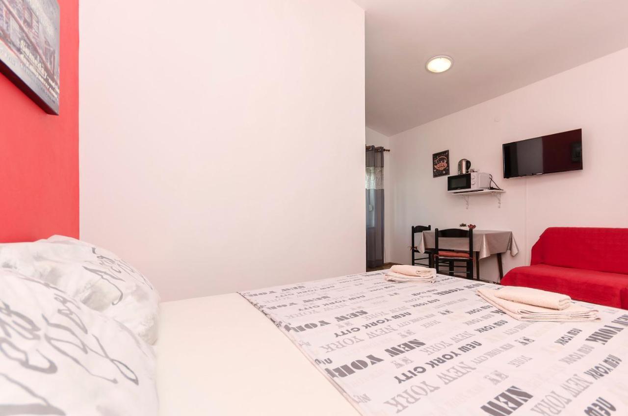 Apartments And Room Take It Easy Tribunj  Bagian luar foto