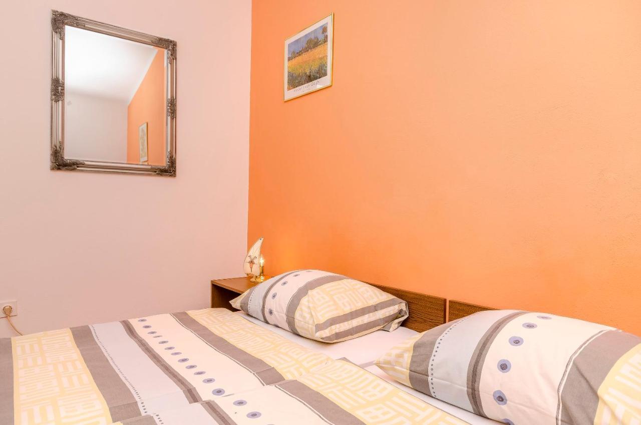 Apartments And Room Take It Easy Tribunj  Bagian luar foto